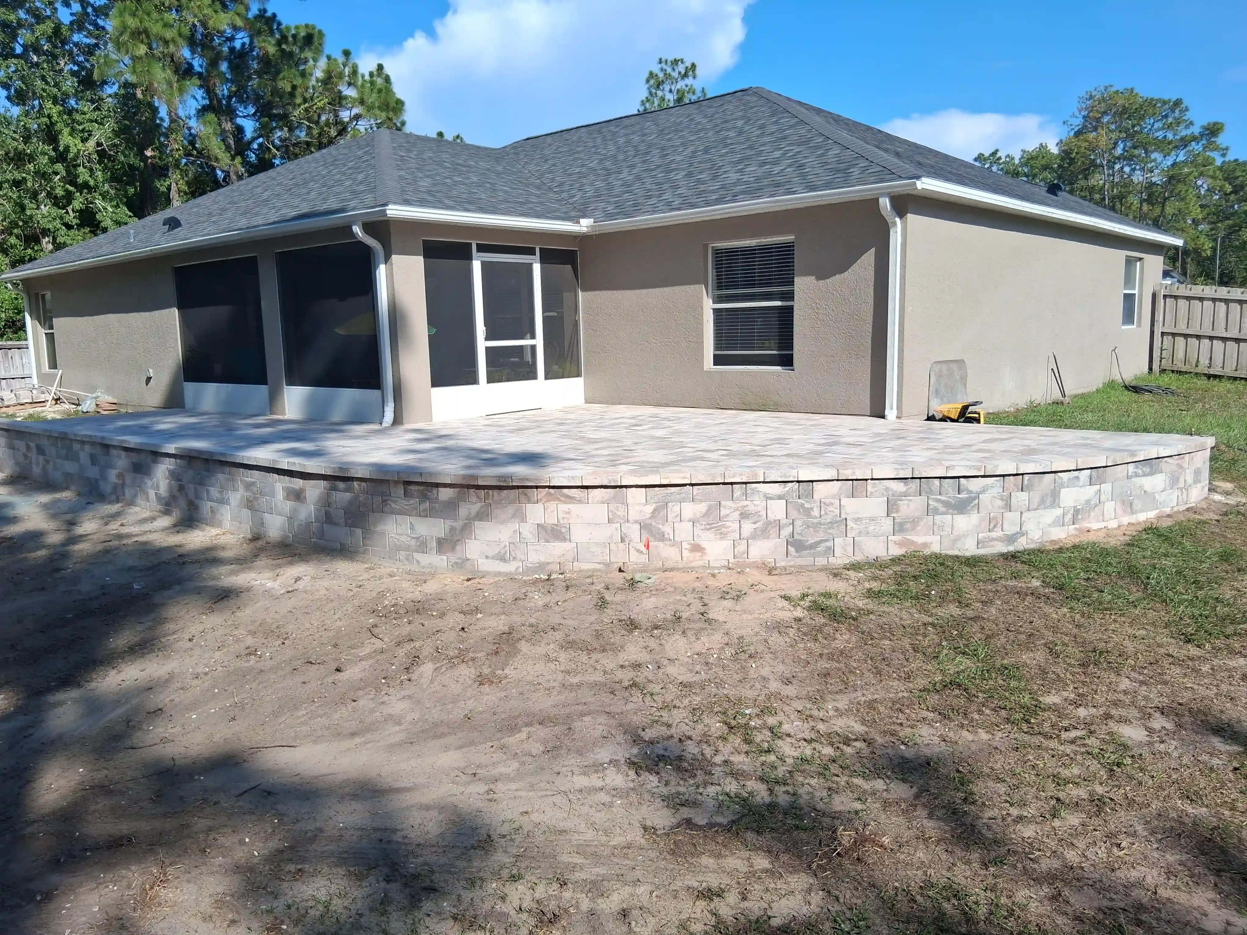Curved retaining wall