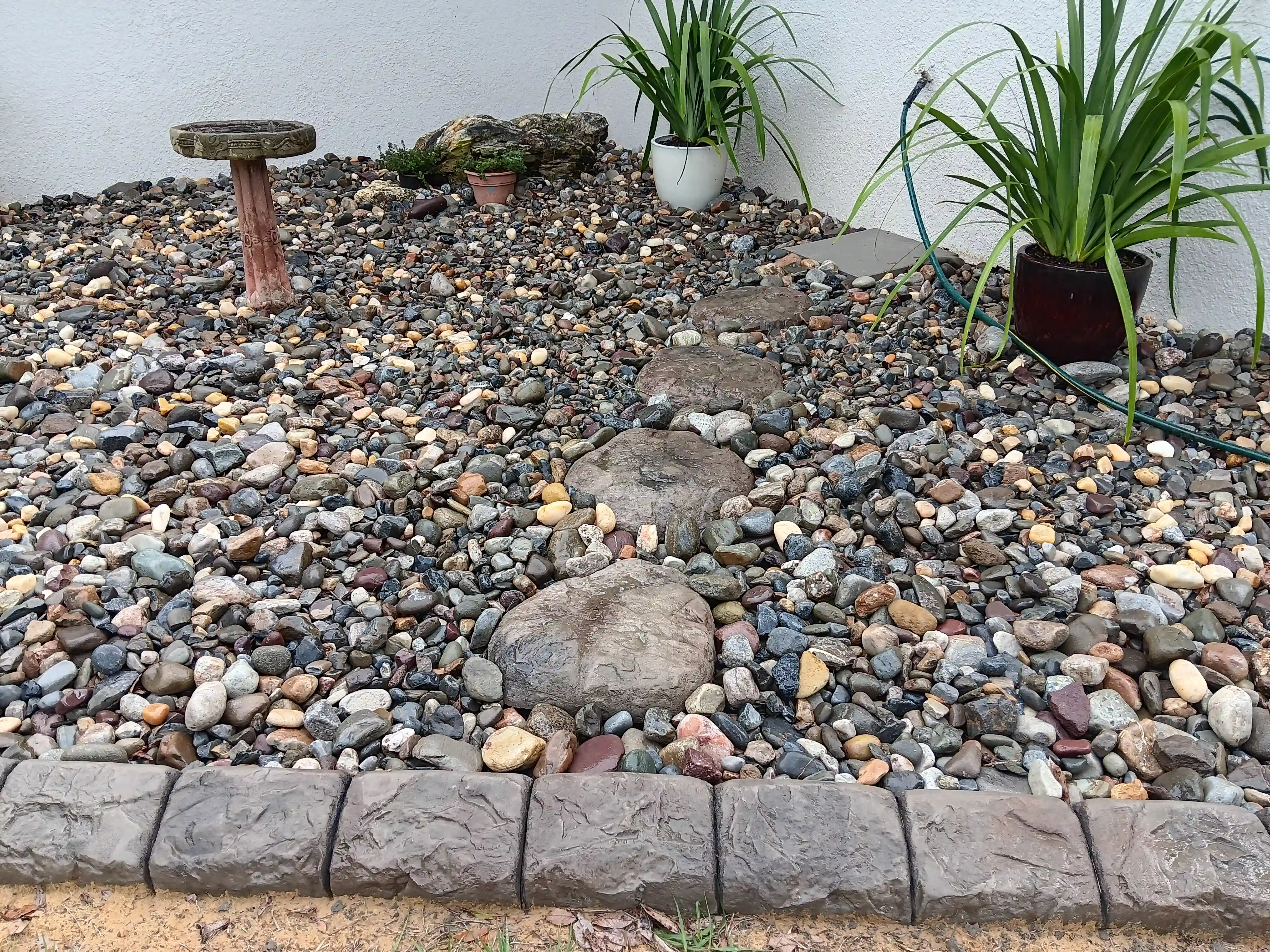 River jack decorative stone